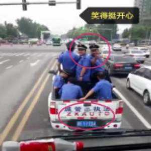 【长城评论】城管执法车违法载人，不正己何以正人？