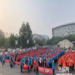 沧州市运河区3000人健步走“庆七一”