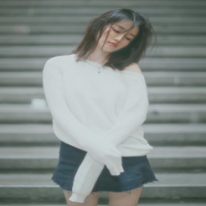 李沁最新街拍美图曝光 复古色调慵懒迷人