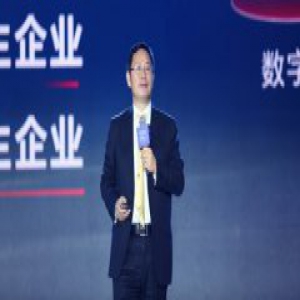 用友王文京：企业通过数字化和智能化转型的应对挑战